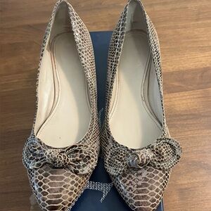 ANNE KLEIN Akadelie Women's Snake Animal Print Wedge Heel Sz 8 Bow Point Slip On